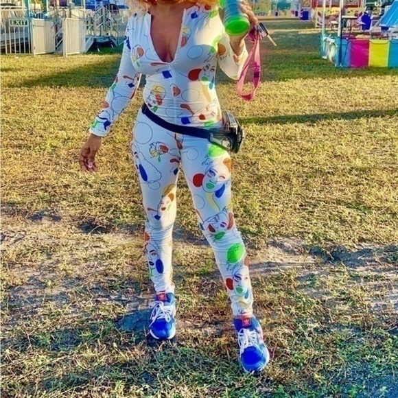 WHITE ROUND NECK LONG SLEEVE JUMPSUIT WITH FACE PRINT styles - Picture 6 of 8